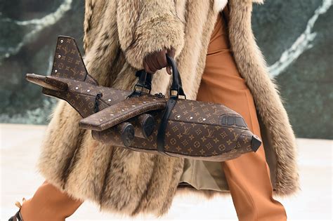 aeroplano legno louis vuitton|Louis Vuitton's Monogram Airplane Bag Costs US$39,000 For.